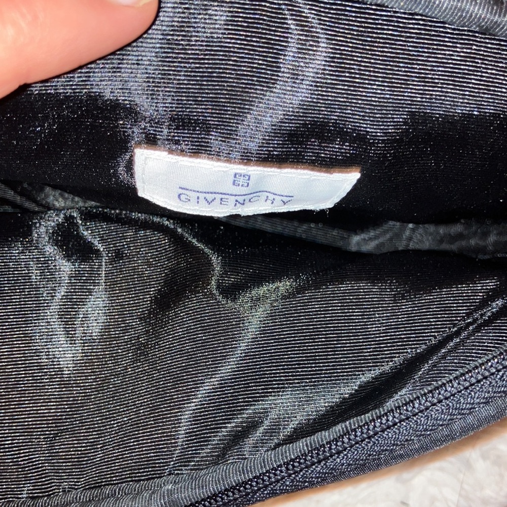Givenchy makeup bag! 🖤✨ - Picture 5 of 6